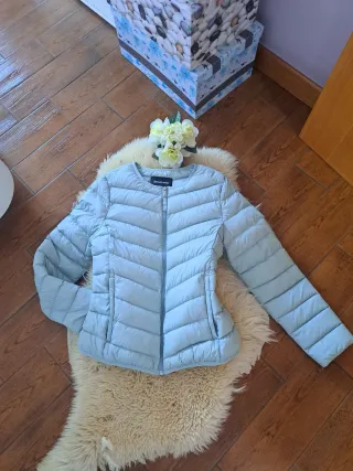 Cazadora acolchada en verde azulado