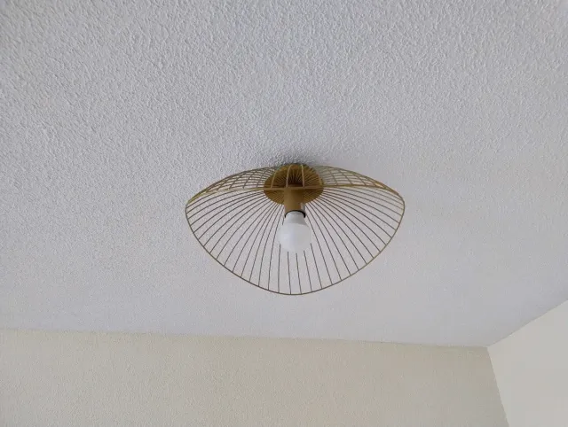 Lámpara de techo dorada diseño moderno