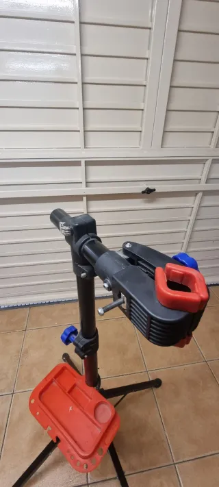 Soporte limpieza bicicleta.