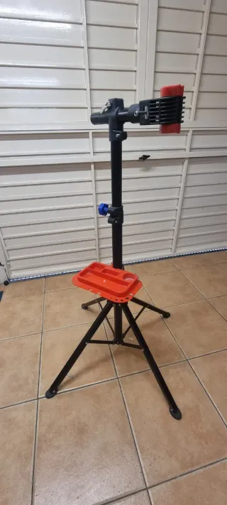 Soporte limpieza bicicleta.