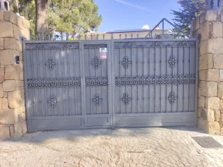 Puerta garaje hierro forjado clásica abatible 370c