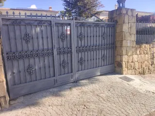 Puerta garaje hierro forjado clásica abatible 370c