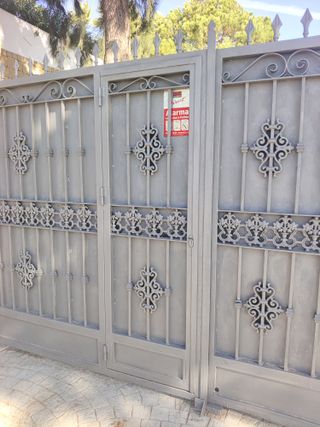 Puerta garaje hierro forjado clásica abatible 370c