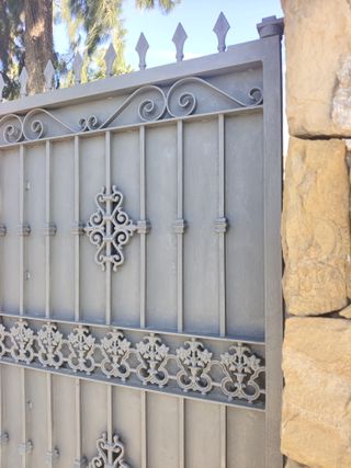 Puerta garaje hierro forjado clásica abatible 370c