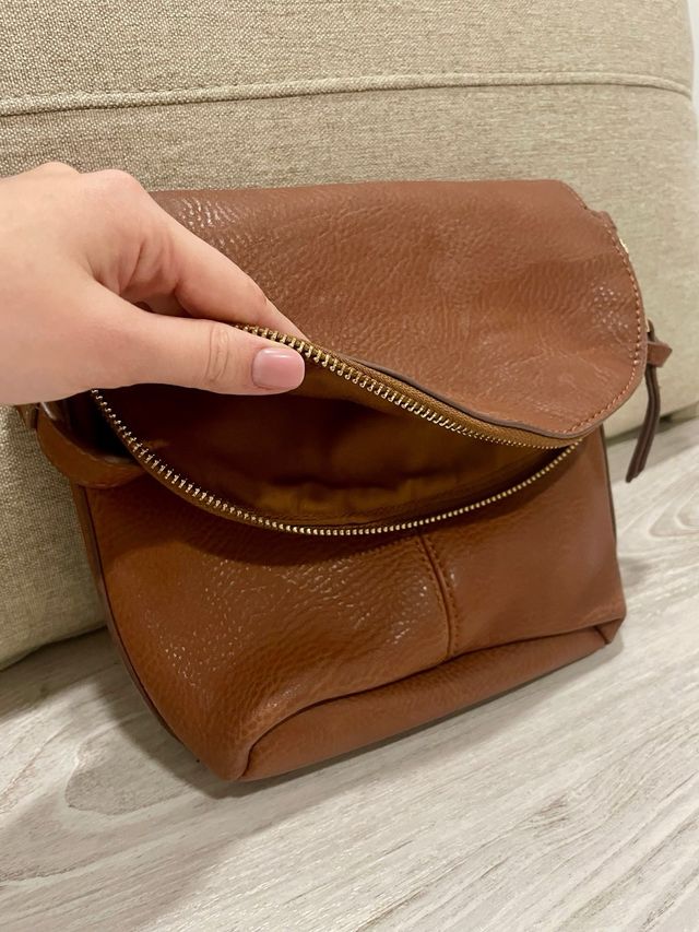 Bolso marrón de piel sintética