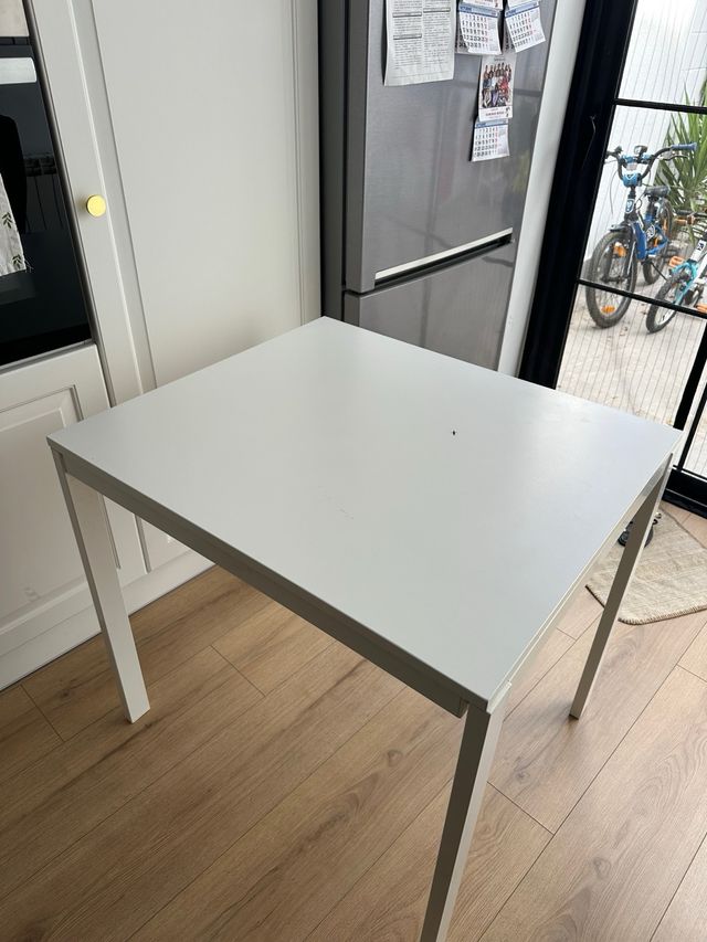 Mesa de cocina blanca-SIN SILLAS