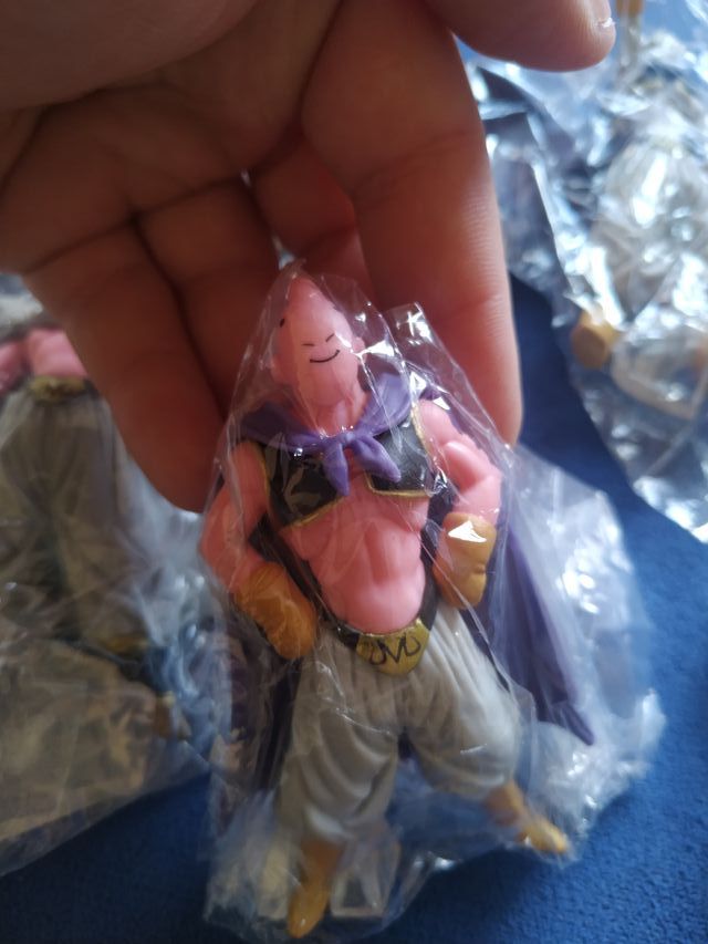 Lotto di 8 NUOVI personaggi di Majin Buu