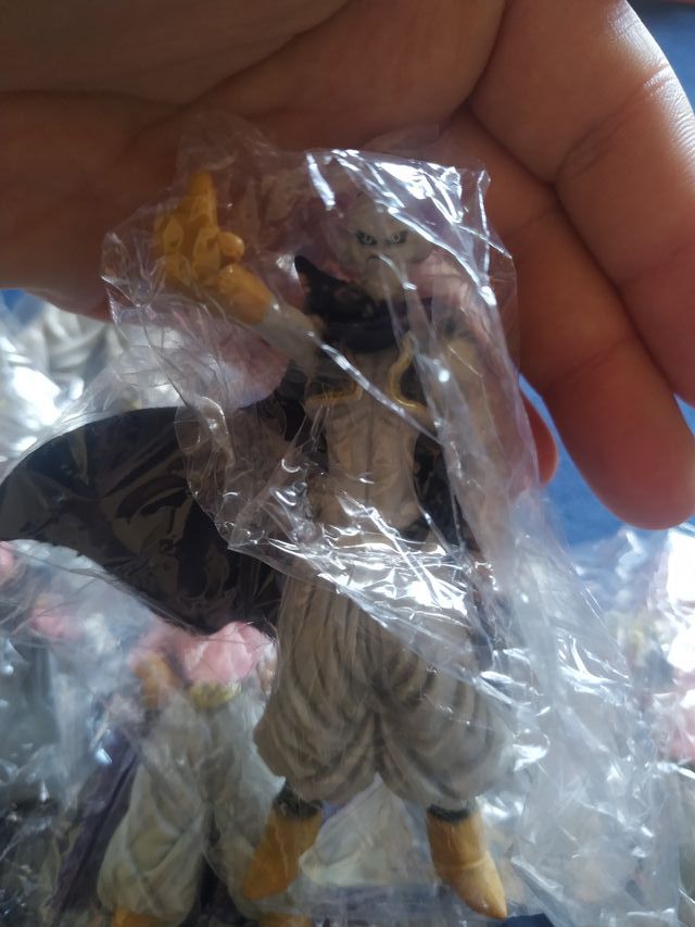 Lotto di 8 NUOVI personaggi di Majin Buu