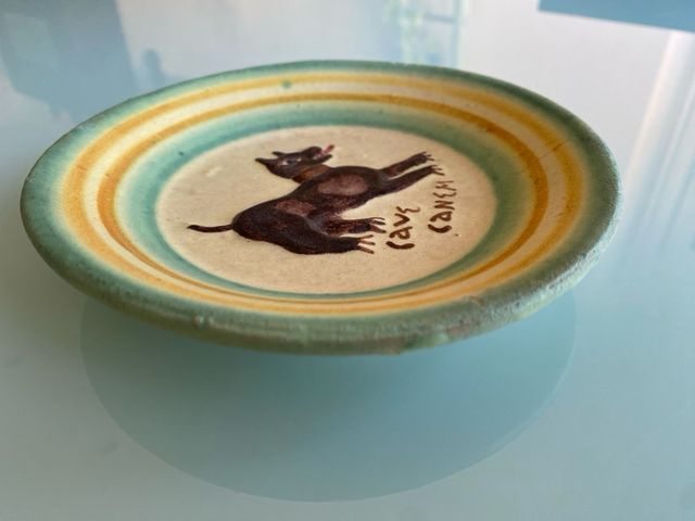 PLATO DECORATIVO ANTIGUO ARTESANAL CAVE CANEM