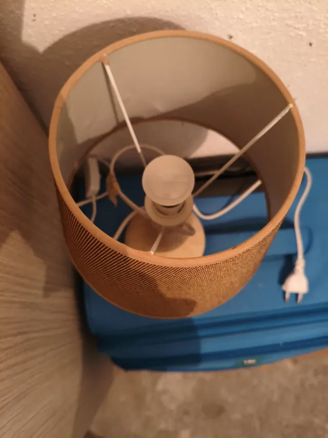 Lámpara de mesa madera y tela