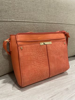 Bolso bandolera naranja efecto piel cocodrilo