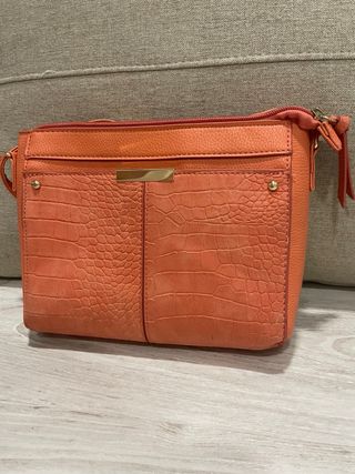 Bolso bandolera naranja efecto piel cocodrilo
