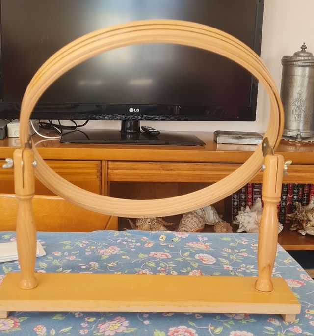Telaio per ricamo in legno
