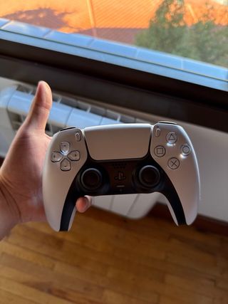 Consola PS5 Slim 1TB + Monitor 27'