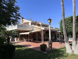 Chalet en venta en Peña de las Águilas en Elche