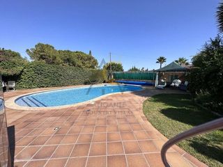 Chalet en venta en Peña de las Águilas en Elche