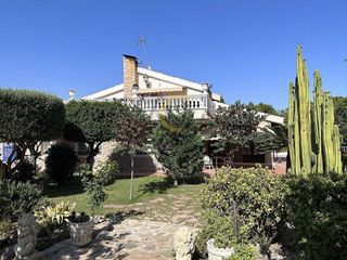 Chalet en venta en Peña de las Águilas en Elche