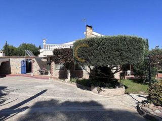 Chalet en venta en Peña de las Águilas en Elche