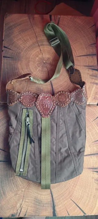 Bolso Diesel piel marrón y verde militar