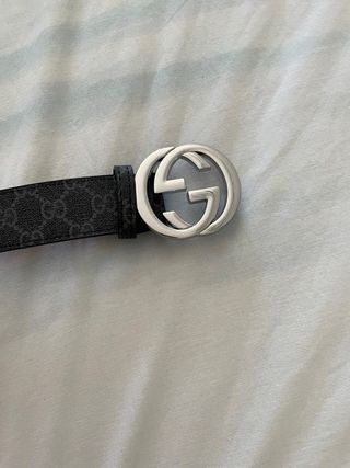 Cintura Gucci nera con fibbia GG
