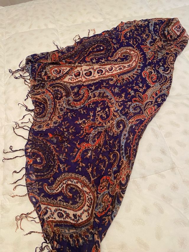 Foulard estampado cachemir con flecos