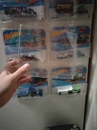 Hot Wheels Clamshell