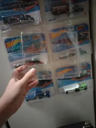 Hot Wheels Clamshell