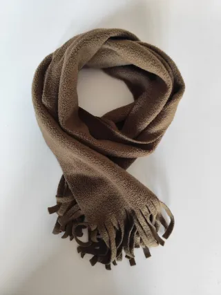 Bufanda de lana marrón con flecos