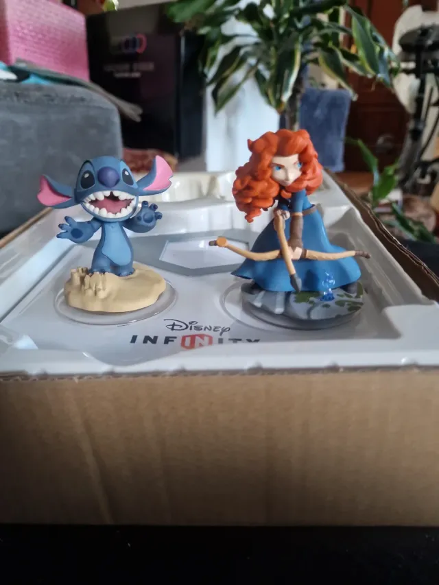 Figuras Disney Infinity Stitch y Mérida