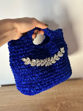 Pochette blu con decorazioni brillanti