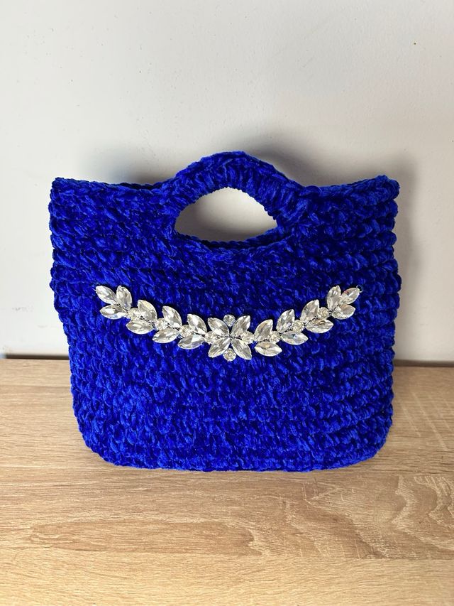 Pochette blu con decorazioni brillanti