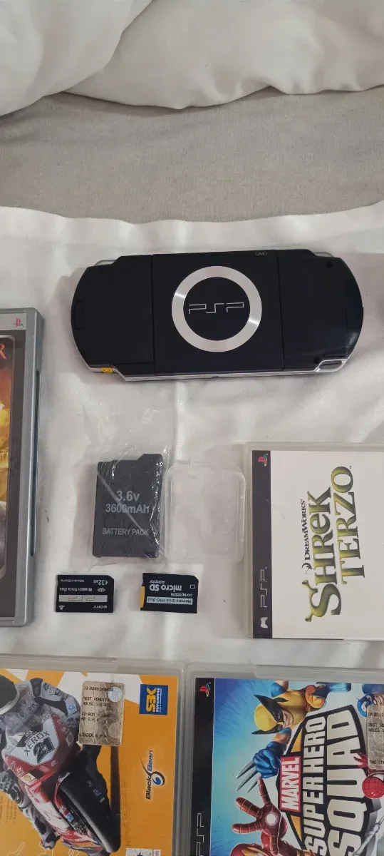 Console PSP 1004 Nera + 6 Giochi