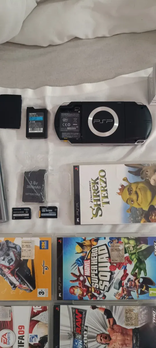 Console PSP 1004 Nera + 6 Giochi