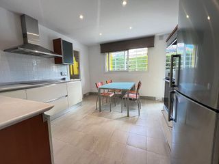 Chalet en alquiler en Espartinas