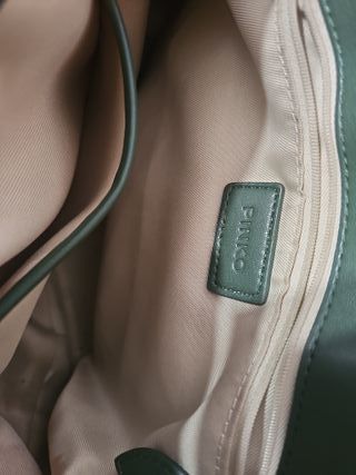 Bolso Pinko verde con cadena dorada