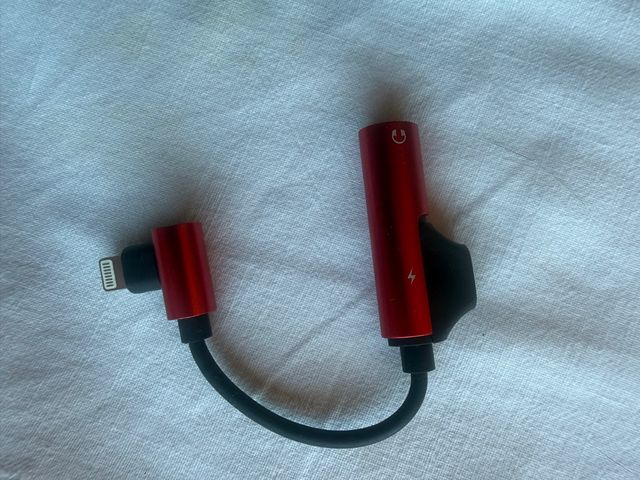 Adaptador Lightning Audio y Carga Rojo
