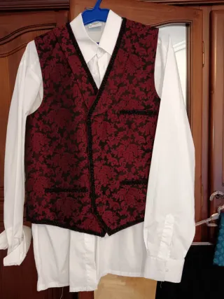 Chaleco Baturro. Granate/negro.