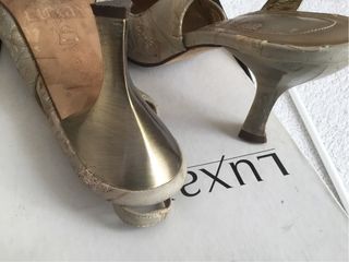 Zapatos de fiesta beige y dorados talla 38