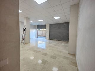 Local comercial en alquiler en Montcada Centre - La Ribera en Montcada i Reixac