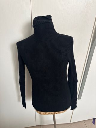 Maglione nero collo alto