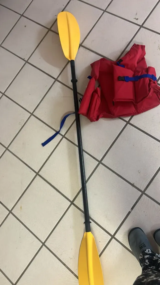 2 Kayaks (rojo y amarillo)