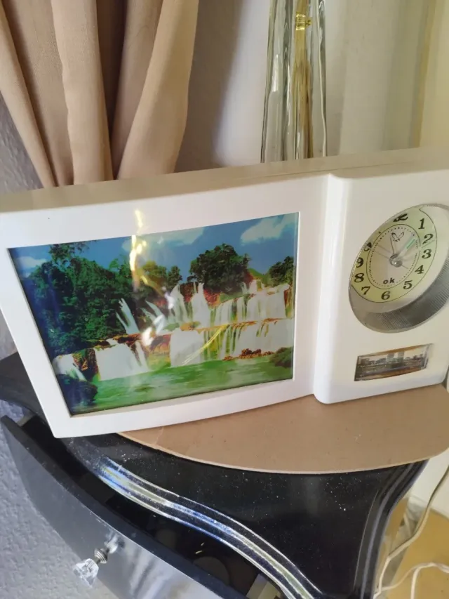 Reloj de sobremesa con paisaje