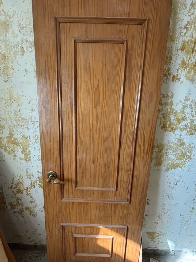 Puerta madera 4 lisas 2 cristal