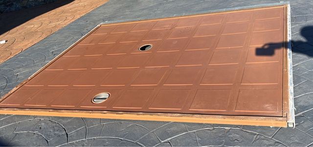 Puerta de garaje de chapa marrón