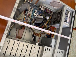 Ordenador sobremesa para piezas