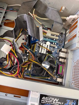 Ordenador sobremesa para piezas