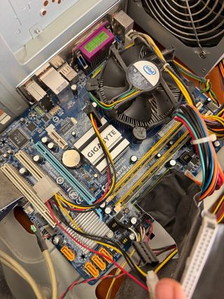 Ordenador sobremesa para piezas