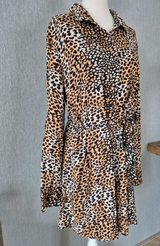 vestido de leopardo