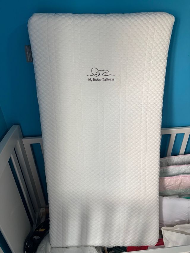 Cuna de bebé blanca