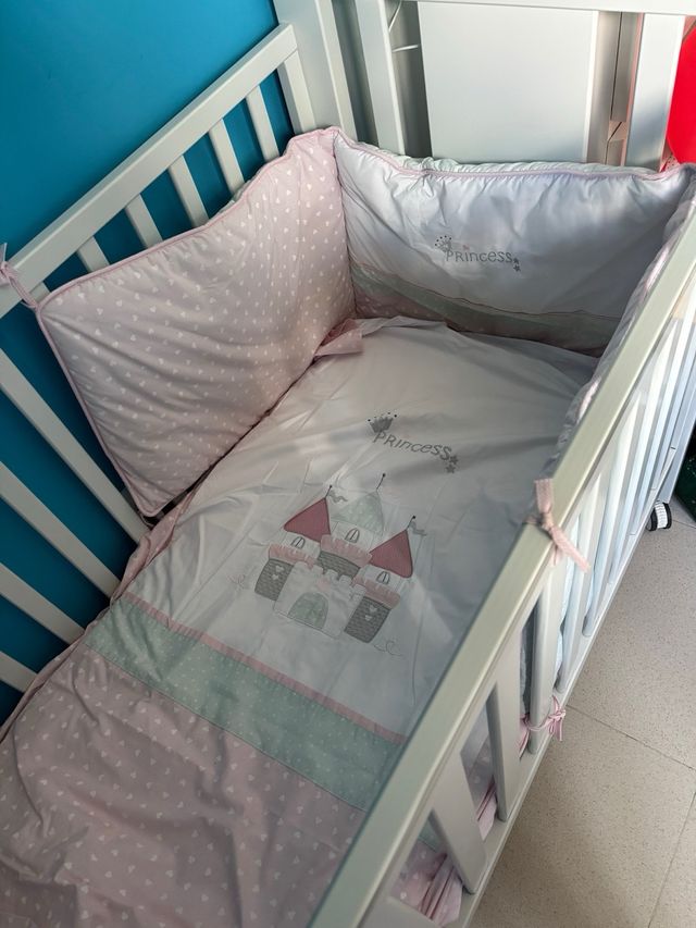 Cuna de bebé blanca